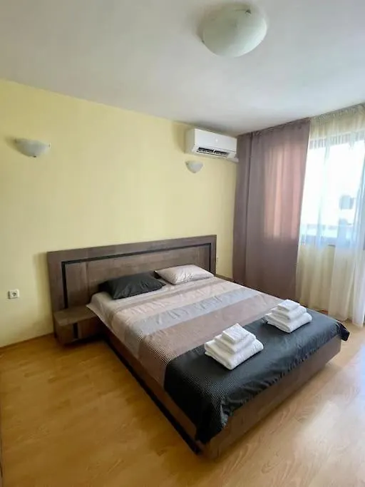 Lovita Suite With A Garage Varna Apartment