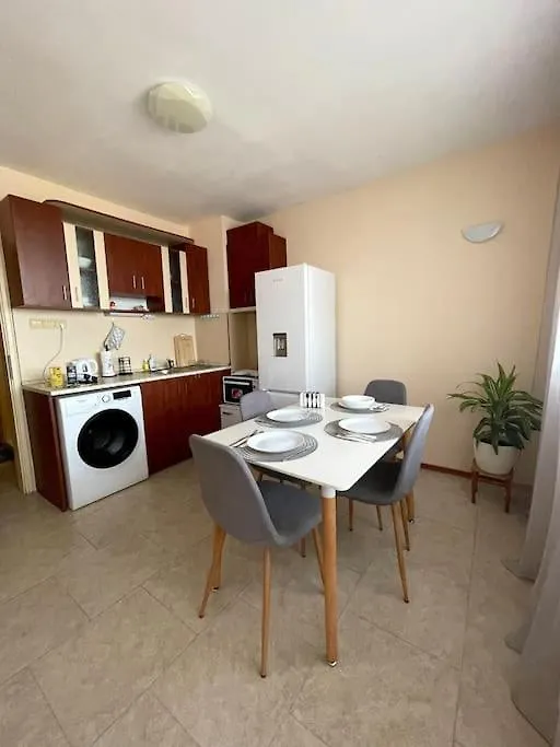 Lovita Suite With A Garage Varna 0*,